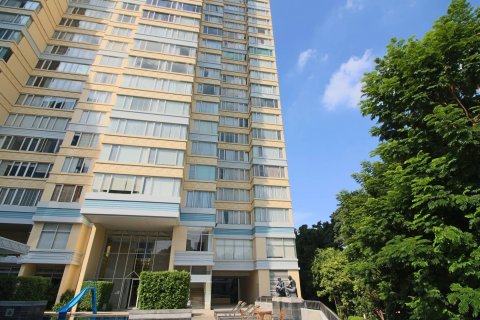 Condo in Bangkok, Thailand, 2 bedrooms  № 180597 - photo 30