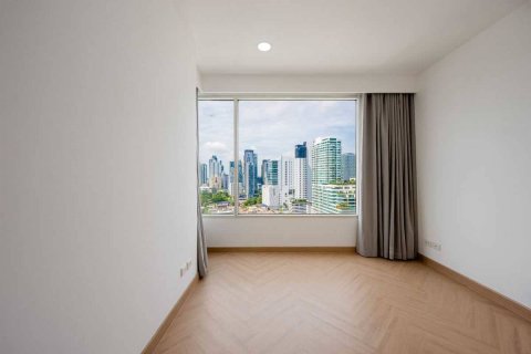 Condo in Bangkok, Thailand, 2 bedrooms  № 180597 - photo 22