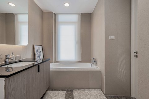 Condo in Bangkok, Thailand, 3 bedrooms  № 180603 - photo 13