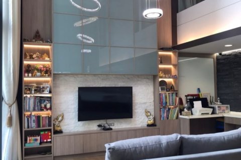 Condo in Watthana, Bangkok, Thailand, 3 bedrooms № 134021 - photo 1