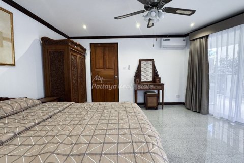 Condo in Bang Lamung, Thailand, 2 bedrooms № 155749 - photo 19