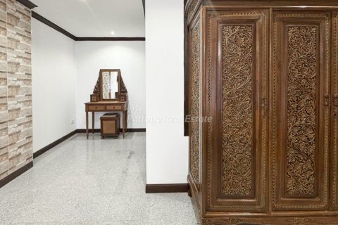 Condo in Bang Lamung, Thailand, 2 bedrooms № 155749 - photo 13