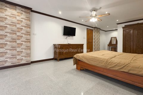 Condo in Bang Lamung, Thailand, 2 bedrooms № 155749 - photo 11