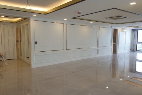 Condo in Khlong Toei, Bangkok, Thailand, 3 bedrooms  № 159423 - photo 6