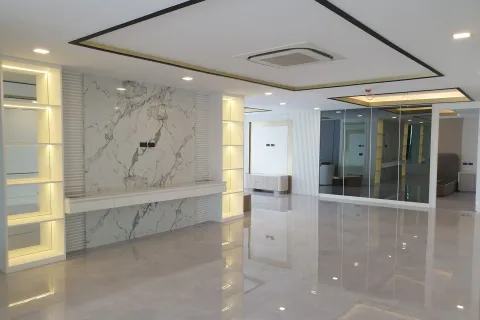 Condo in Khlong Toei, Bangkok, Thailand, 3 bedrooms  № 159423 - photo 2