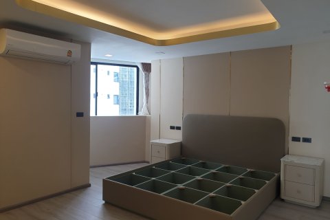 Condo in Khlong Toei, Bangkok, Thailand, 3 bedrooms  № 159423 - photo 11