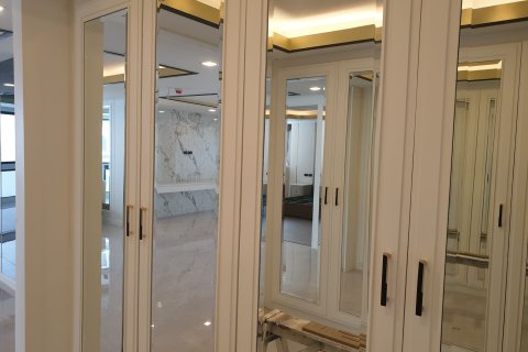 Condo in Khlong Toei, Bangkok, Thailand, 3 bedrooms  № 159423 - photo 9