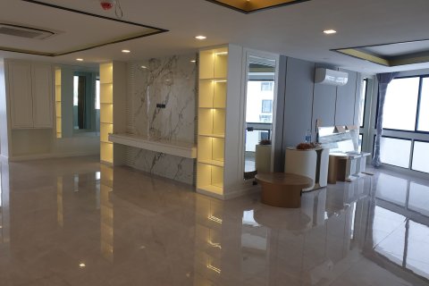 Condo in Khlong Toei, Bangkok, Thailand, 3 bedrooms  № 159423 - photo 5