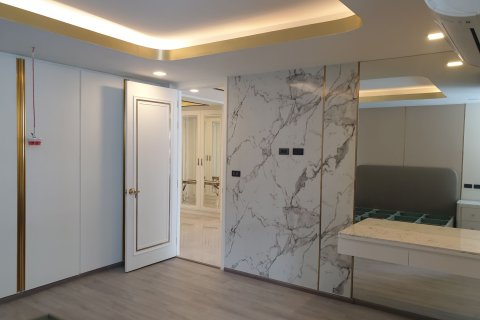 Condo in Khlong Toei, Bangkok, Thailand, 3 bedrooms  № 159423 - photo 13