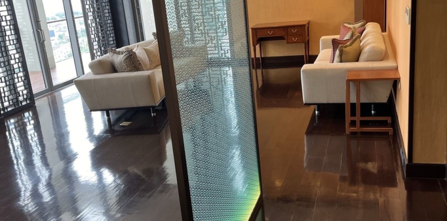 Кондоминиум с 3 спальнями в Сатхоне, Бангкок, Таиланд № 151297