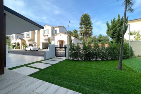 Дом в Хатъяй, Таиланд с 4 спальнями  № 151294 - фото 1