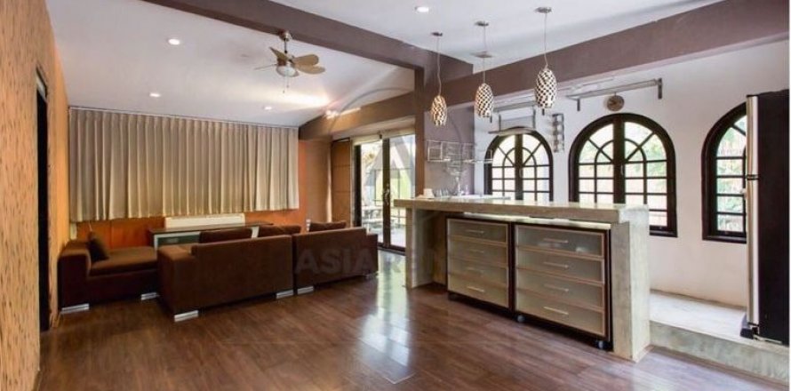 Centre commercial à Bang Kapi, Bangkok, Thaïlande № 144819