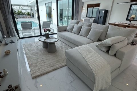 Villa in Phuket, Thailand 5 bedrooms № 144816 - photo 27
