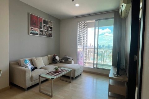 Studio in the Condo in Huai Khwang, Bangkok, Thailand  № 169420