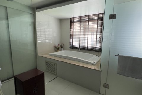 Condo in Bang Rak, Bangkok, Thailand, 4 bedrooms  № 169416 - photo 20