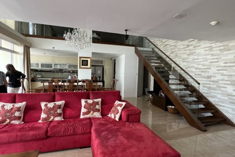 Condo in Bang Rak, Bangkok, Thailand, 4 bedrooms  № 169416 - photo 2