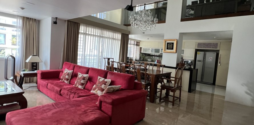 Condo in Bang Rak, Bangkok, Thailand, 4 bedrooms  № 169416