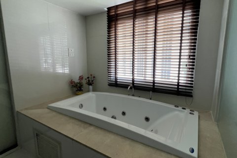 Condo in Bang Rak, Bangkok, Thailand, 4 bedrooms  № 169416 - photo 21