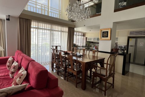 Condo in Bang Rak, Bangkok, Thailand, 4 bedrooms  № 169416 - photo 3