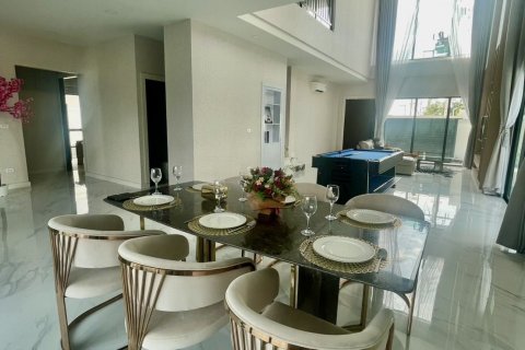 Villa in Pattaya, Thailand 6 bedrooms № 142496 - photo 9