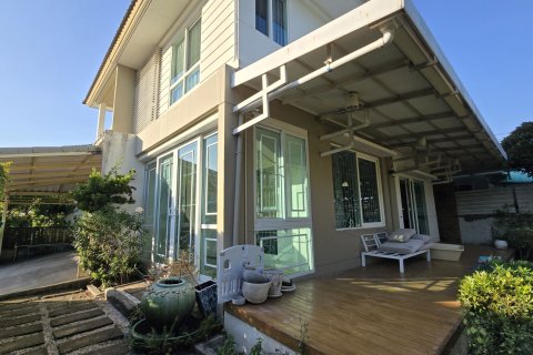 House in Samut Prakan, Thailand 3 bedrooms № 156853