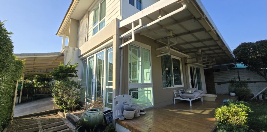House in Samut Prakan, Thailand 3 bedrooms № 156853