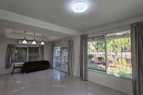 House in Samut Prakan, Thailand 3 bedrooms № 156853 - photo 3