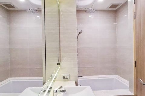 Condo à Watthana, Bangkok, Thaïlande, 2 chambres  № 139675 - photo 9