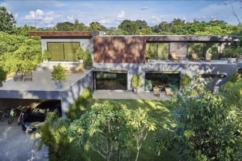 Villa in Saraphi, Thailand 5 bedrooms № 156379