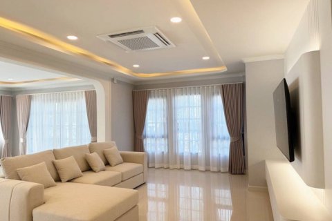 Дом в Бангкоке, Таиланд с 4 спальнями  № 134611 - фото 1