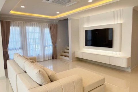 Дом в Бангкоке, Таиланд с 4 спальнями  № 134611 - фото 2