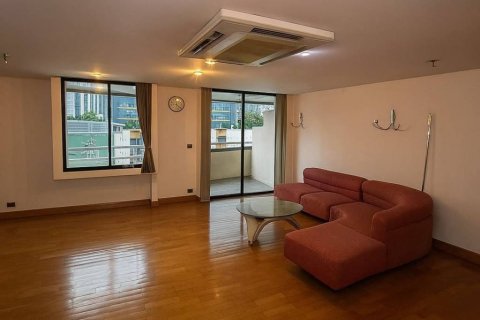 Condo in Bangkok, Thailand, 2 bedrooms  № 134608 - photo 1