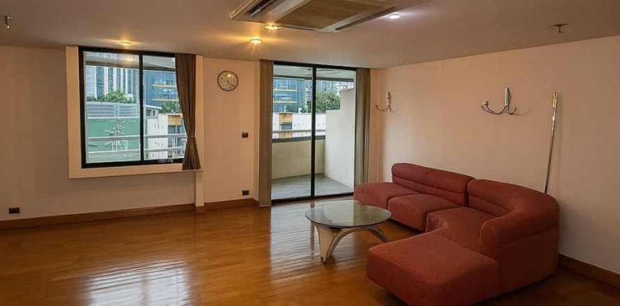 Condo in Bangkok, Thailand, 2 bedrooms  № 134608