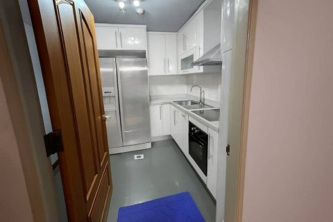 Condo in Bangkok, Thailand, 2 bedrooms  № 134608 - photo 4