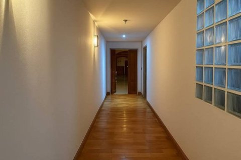 Condo in Bangkok, Thailand, 2 bedrooms  № 134608 - photo 2