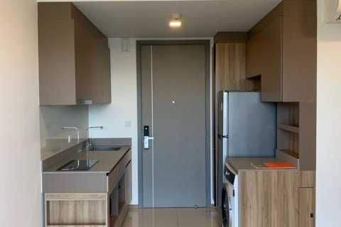 Studio dans le Condo à Watthana, Bangkok, Thaïlande  № 167210 - photo 7