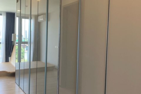 Studio dans le Condo à Watthana, Bangkok, Thaïlande  № 167210 - photo 9