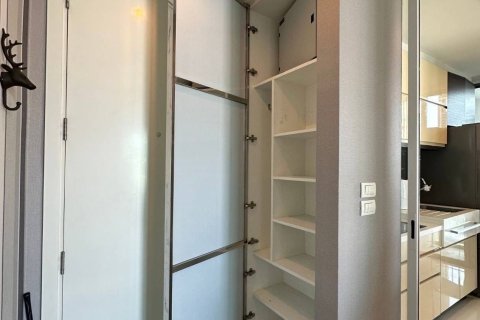 Condo à Phra Khanong, Bangkok, Thaïlande, 2 chambres  № 154003 - photo 4