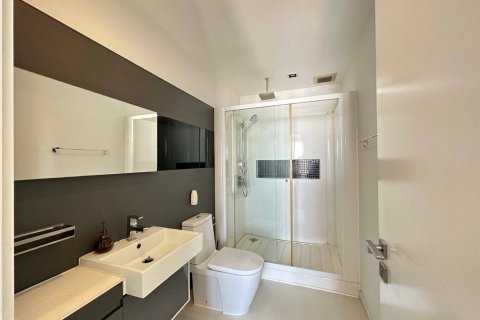 Condo à Phra Khanong, Bangkok, Thaïlande, 2 chambres  № 154003 - photo 9