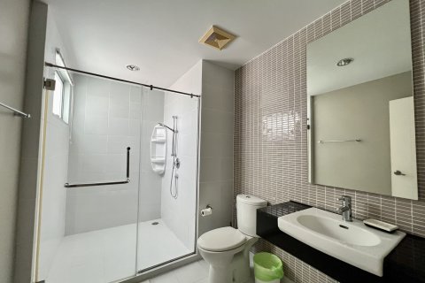 Condo in Hua Hin, Thailand, 2 bedrooms  № 168415 - photo 17