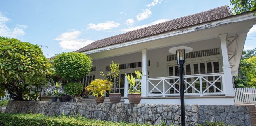 Кондоминиум с 3 спальнями в Хуа Хине, Таиланд № 168414