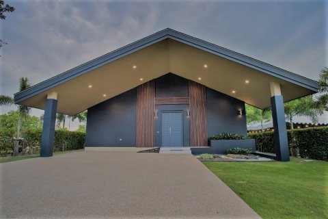 Villa in Hua Hin, Thailand 4 bedrooms № 168420 - photo 12