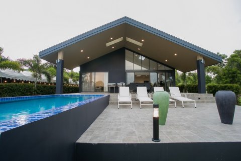 Villa in Hua Hin, Thailand 4 bedrooms № 168420