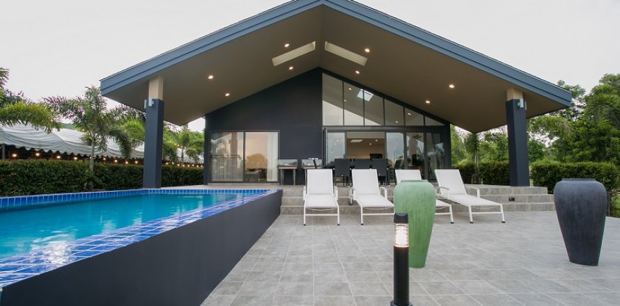 Villa in Hua Hin, Thailand 4 bedrooms № 168420