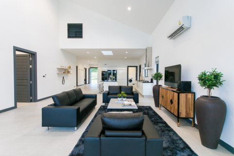 Villa in Hua Hin, Thailand 4 bedrooms № 168420 - photo 4