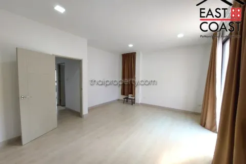 Casa de 3 dormitorios en Pattaya, Tailandia № 213388 - foto 11