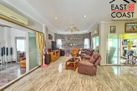 Casa de 3 dormitorios en Pattaya, Tailandia № 213387 - foto 3