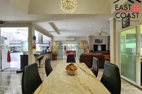 Casa de 3 dormitorios en Pattaya, Tailandia № 213387 - foto 11