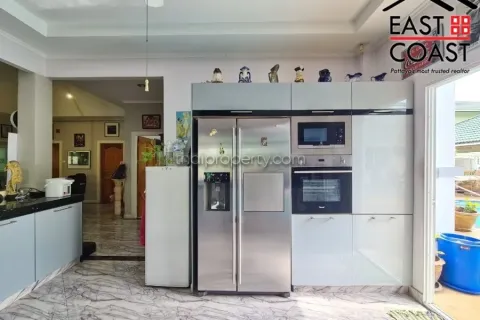 Casa de 3 dormitorios en Pattaya, Tailandia № 213387 - foto 14