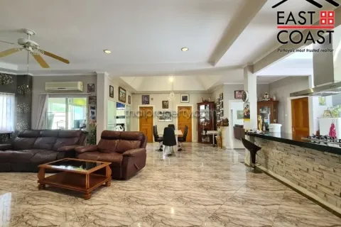 Casa de 3 dormitorios en Pattaya, Tailandia № 213387 - foto 5